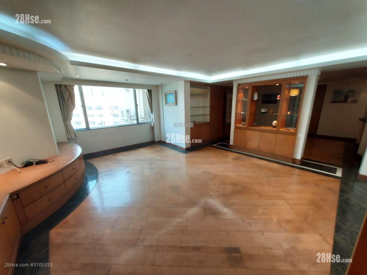 Wing On Court Sell 3 Bedrooms , 2 Bathrooms 1,615 ft²