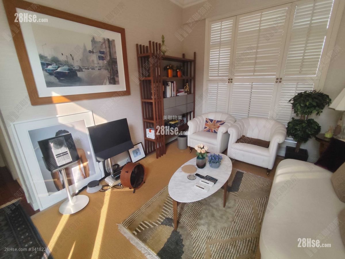 The Royal Oaks Sell 5+ Bedrooms 3,003 ft²
