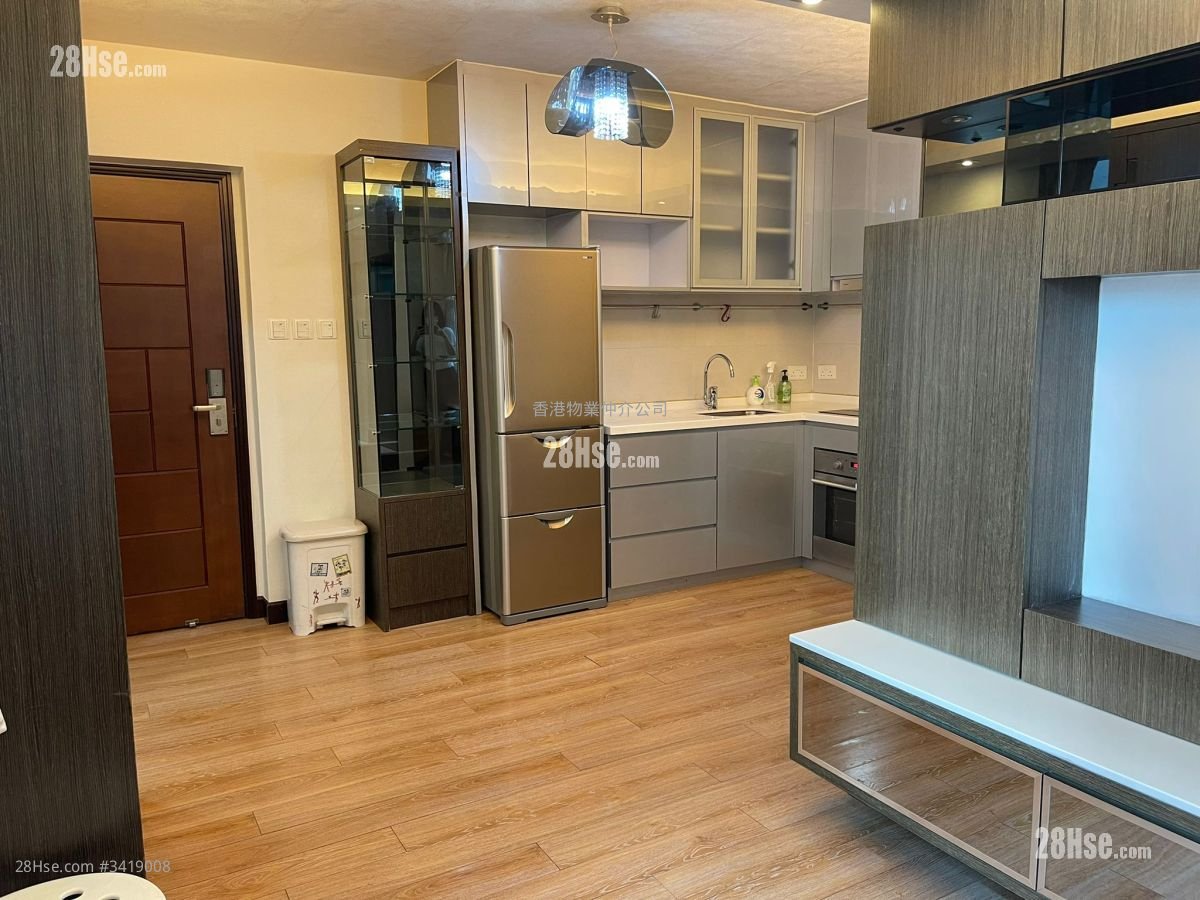 Wah Hong Mansion Sell 3 Bedrooms , 1 Bathroom 426 ft²