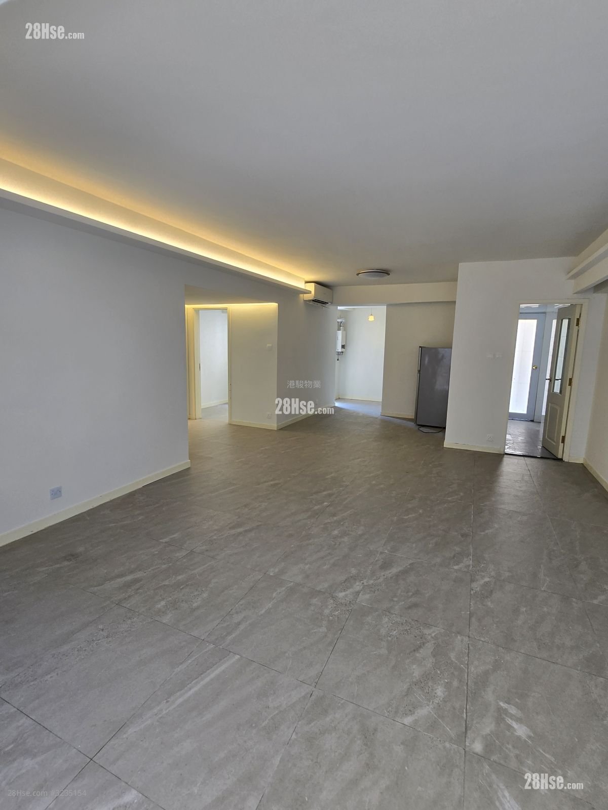 Pearl Court Sell 5+ Bedrooms , 3 Bathrooms 1,070 ft²