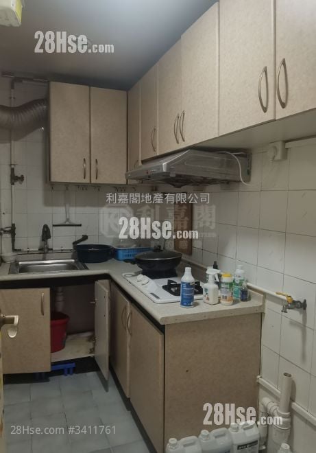 Fanling Town Center Sell 2 Bedrooms , 1 Bathroom 369 ft²