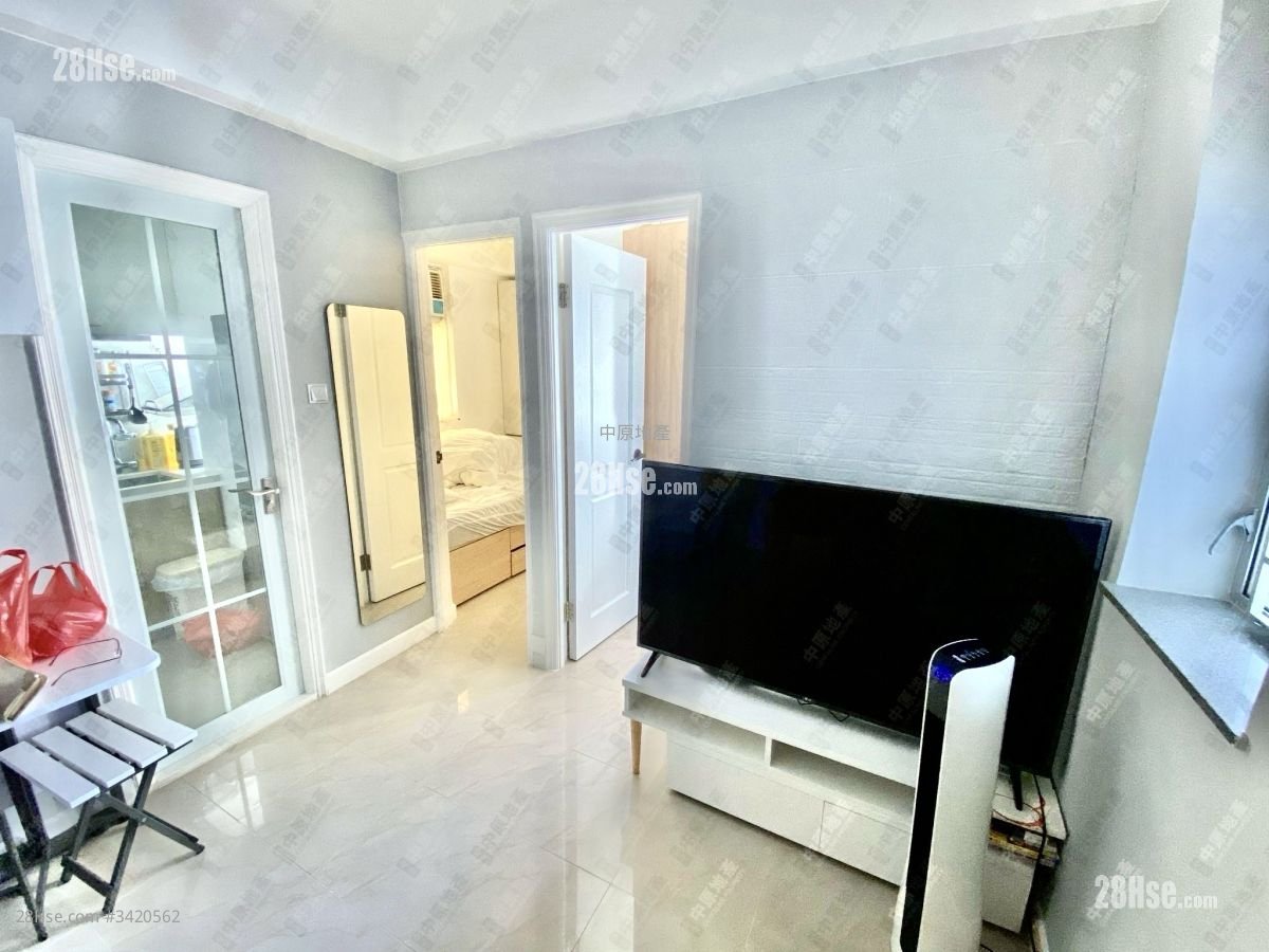 Lee Bo Building Sell 2 Bedrooms 258 ft²