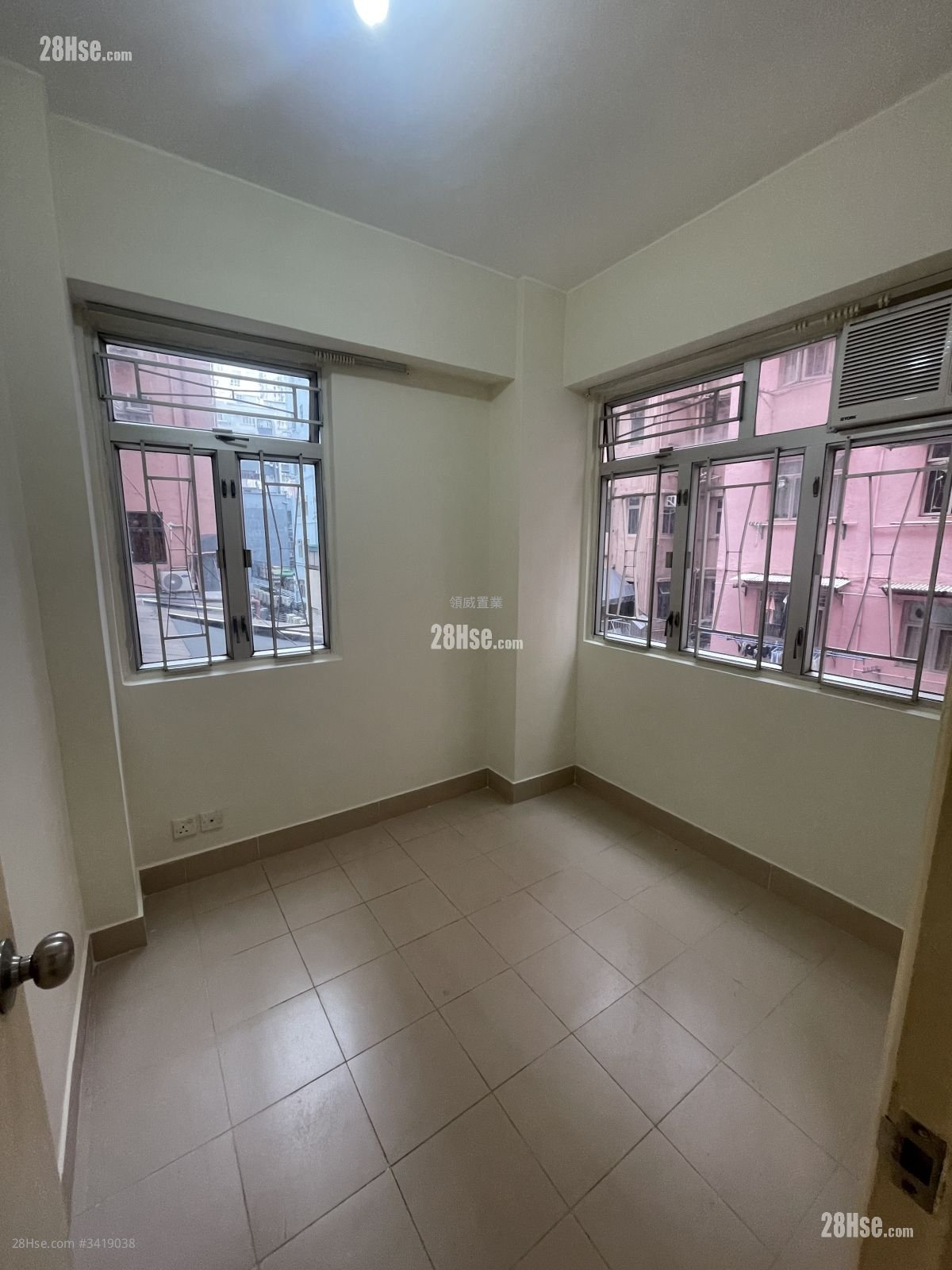 Kin On Mansion Rental 2 Bedrooms , 1 Bathroom 325 ft²
