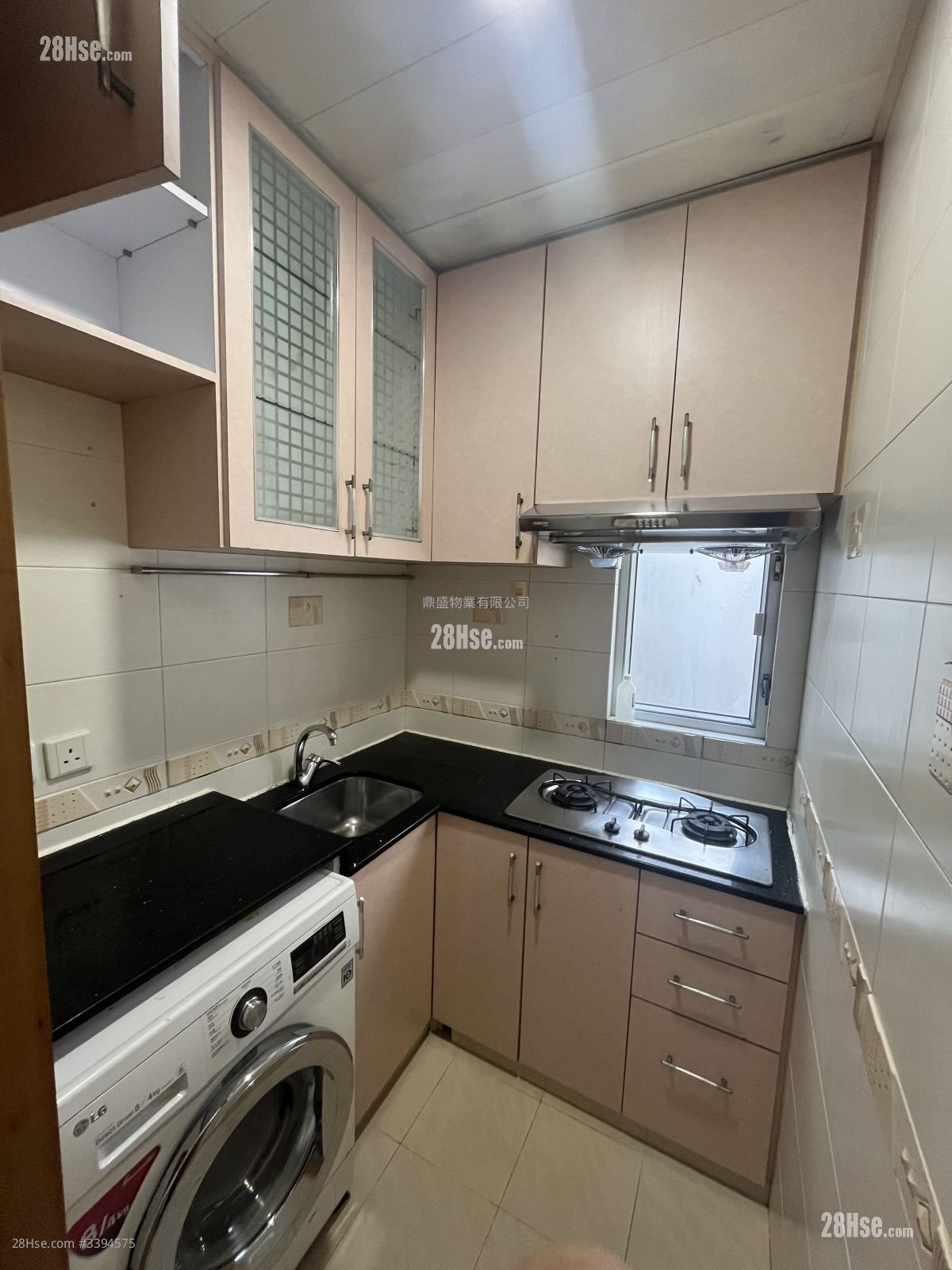 Metropole Building Rental 3 Bedrooms , 1 Bathroom 552 ft²