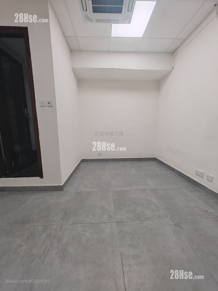 International Plaza Rental 130 ft²
