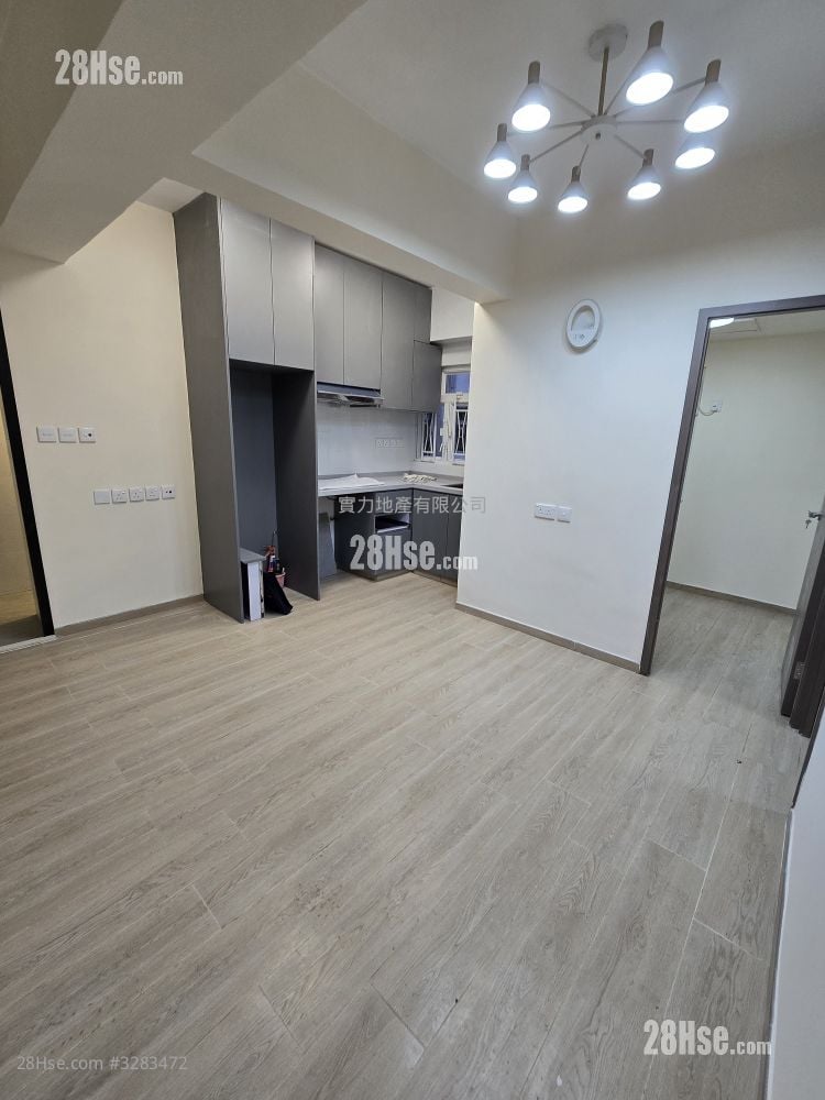 Luen On Apartments Rental 3 Bedrooms , 1 Bathroom 410 ft²