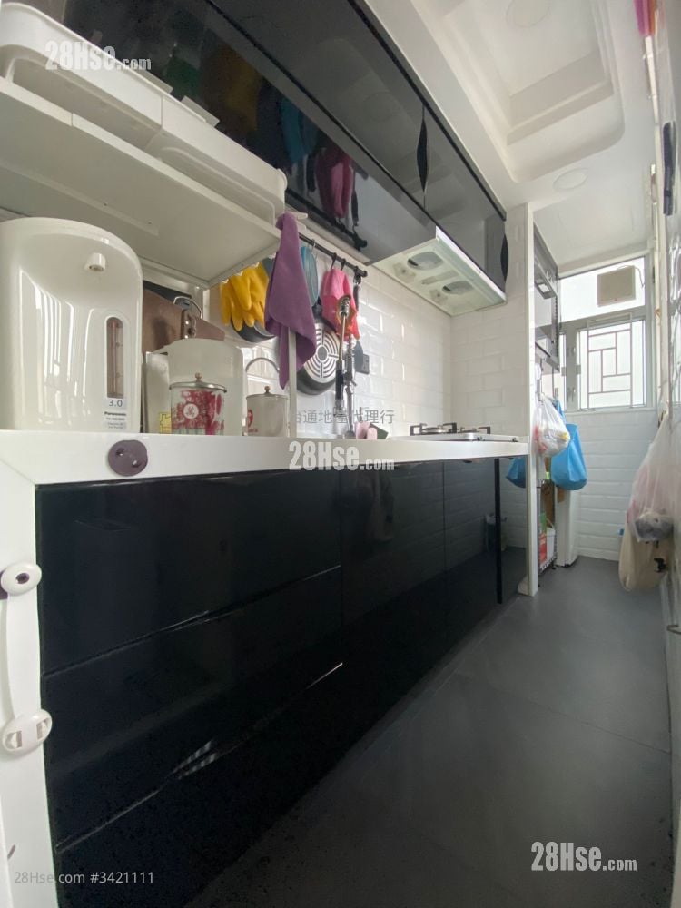 Wing Hing Building Sell 2 Bedrooms , 1 Bathroom 394 ft²
