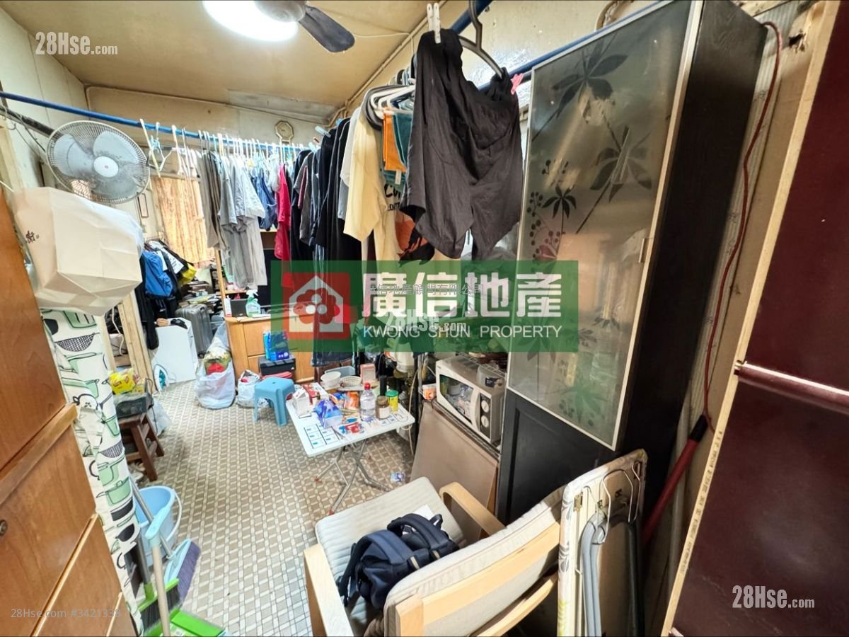 Kam Hing House Sell 3 Bedrooms , 1 Bathroom 427 ft²