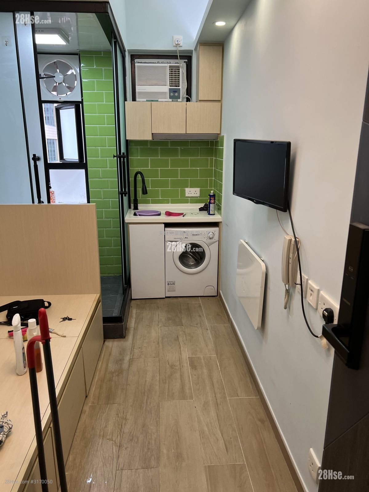 Lyton Building Rental Studio , 1 Bathroom 130 ft²