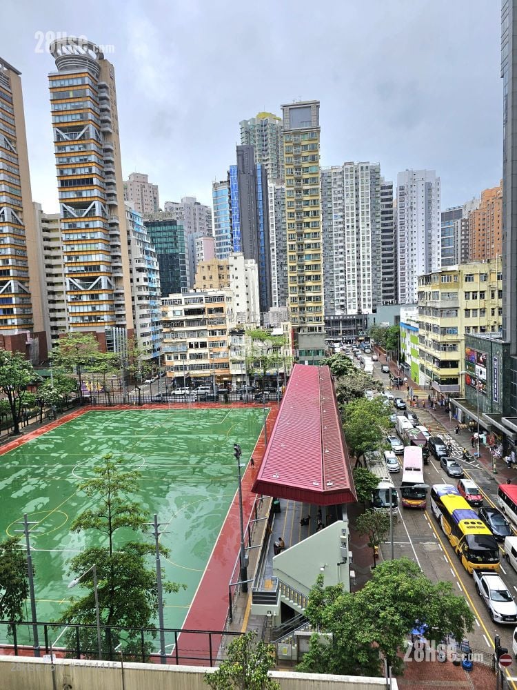 Tak Bo Building Sell 3 Bedrooms , 1 Bathroom 450 ft²
