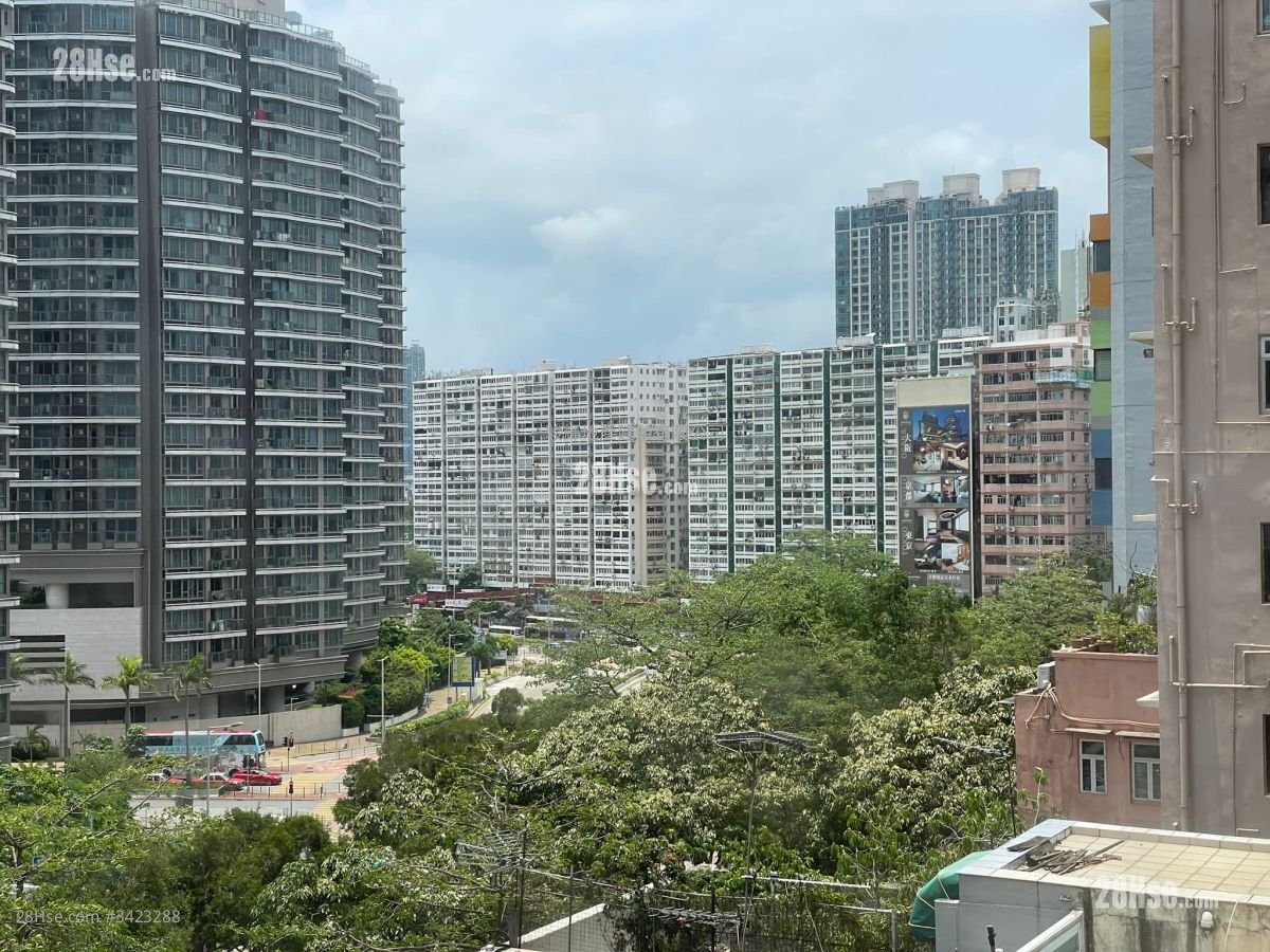 Garden Building Rental 2 Bedrooms , 1 Bathroom 400 ft²
