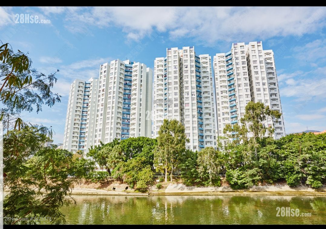 Man Lai Court Sell 3 Bedrooms 622 ft²