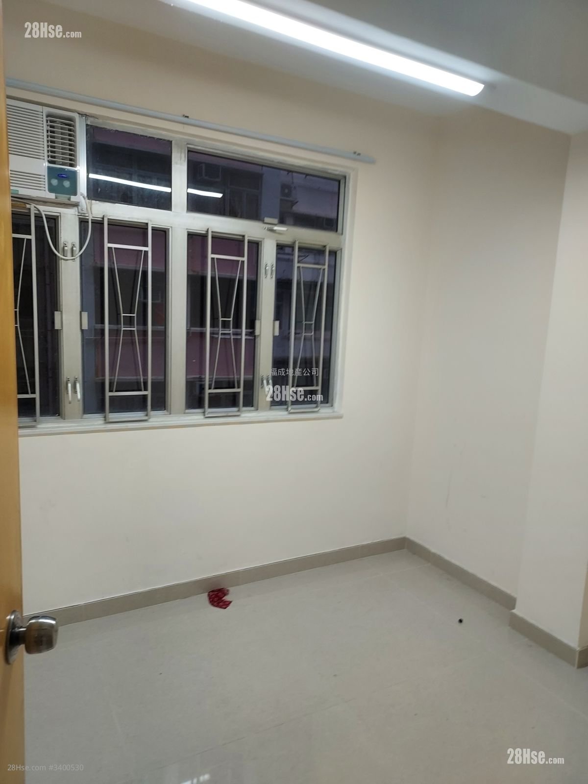 On Ping Building Rental 2 Bedrooms , 1 Bathroom 409 ft²