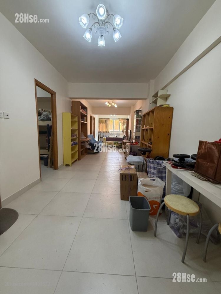 Man Wah Building Sell 3 Bedrooms , 2 Bathrooms 820 ft²
