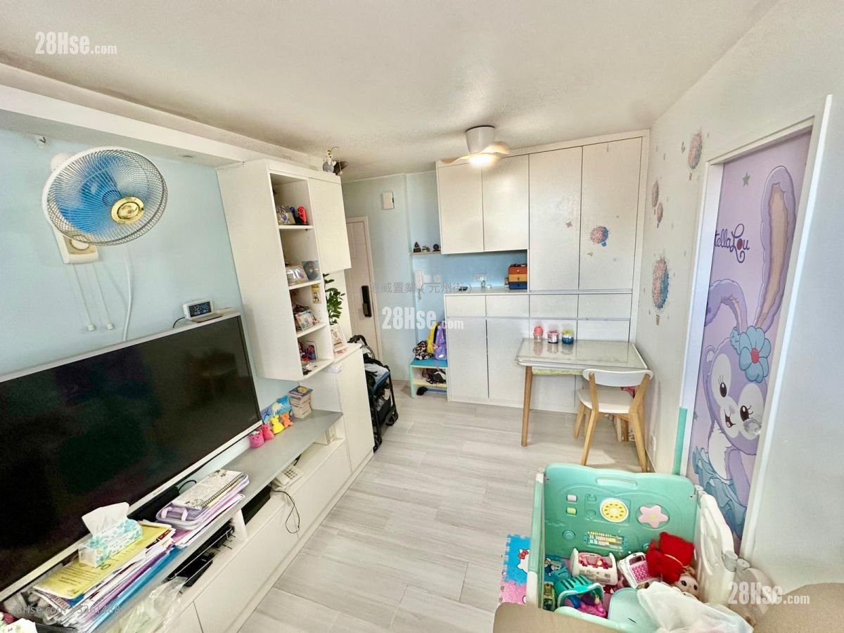 Kwai Yin Court Sell 2 Bedrooms , 1 Bathroom 401 ft²