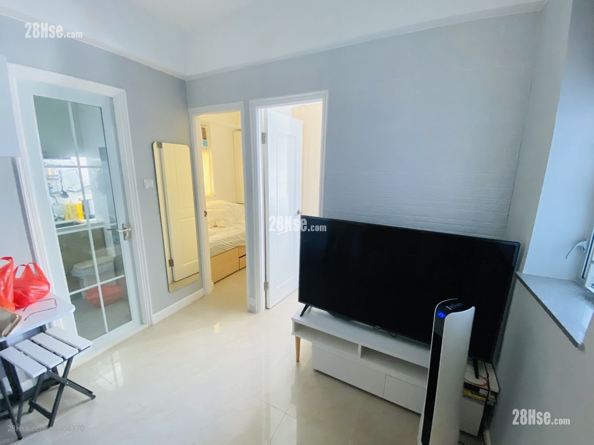 Lee Bo Building Sell 2 Bedrooms , 1 Bathroom 258 ft²