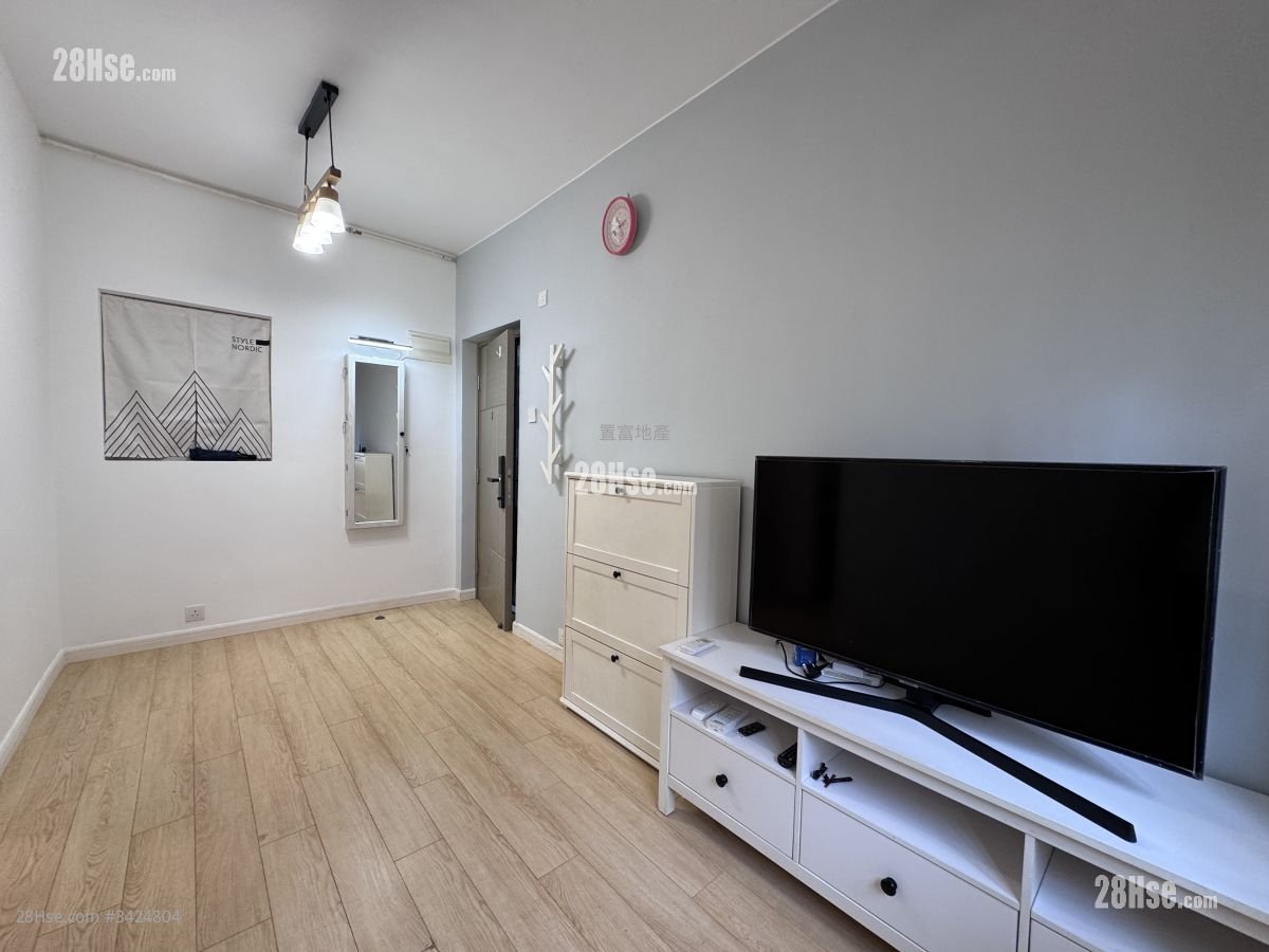 Tak Tai Building Sell 1 Bedroom , 1 Bathroom 257 ft²