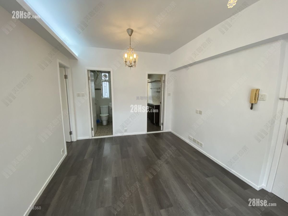 Sussex Court Sell 2 Bedrooms , 1 Bathroom 445 ft²