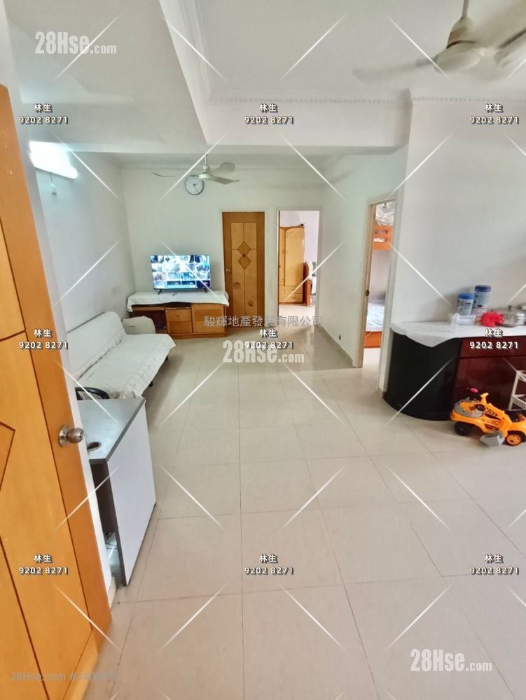 Man Wah Building Sell 3 Bedrooms , 2 Bathrooms 738 ft²