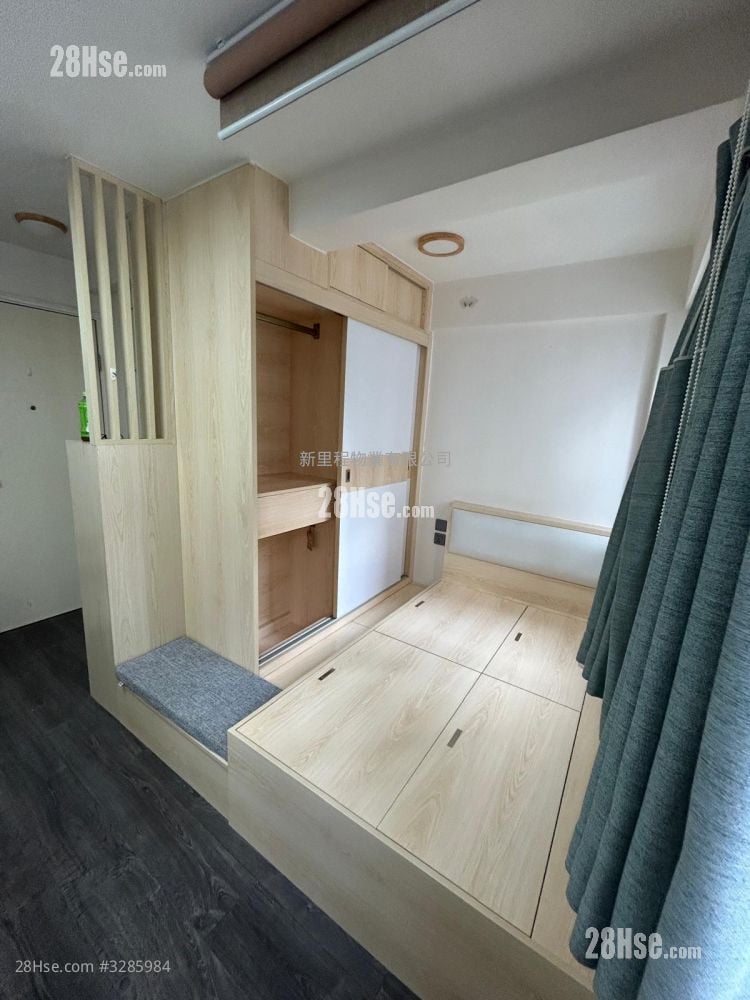 Yen May Building Rental Studio 207 ft²