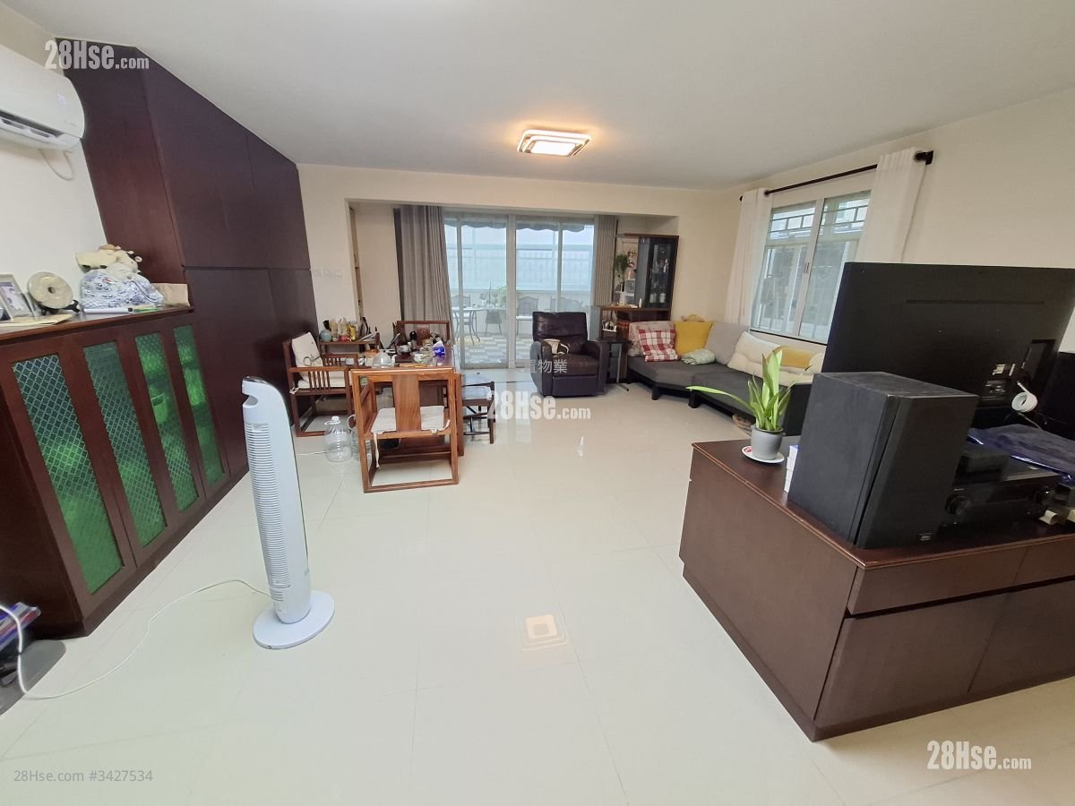 To Yuen Wai Sell 3 Bedrooms , 3 Bathrooms 1,400 ft²