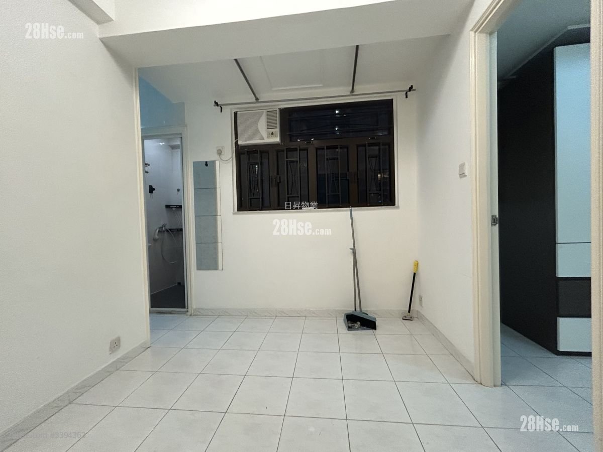 On Yip Building Sell 1 Bedroom , 1 Bathroom 231 ft²