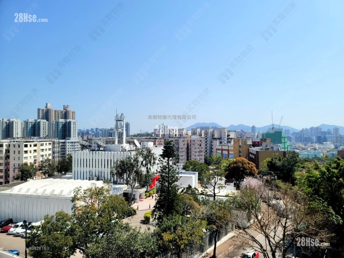 Lung Cheung Court Sell 2 Bedrooms , 2 Bathrooms 1,222 ft²