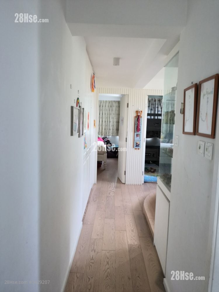 corridor from loung to bedrooms