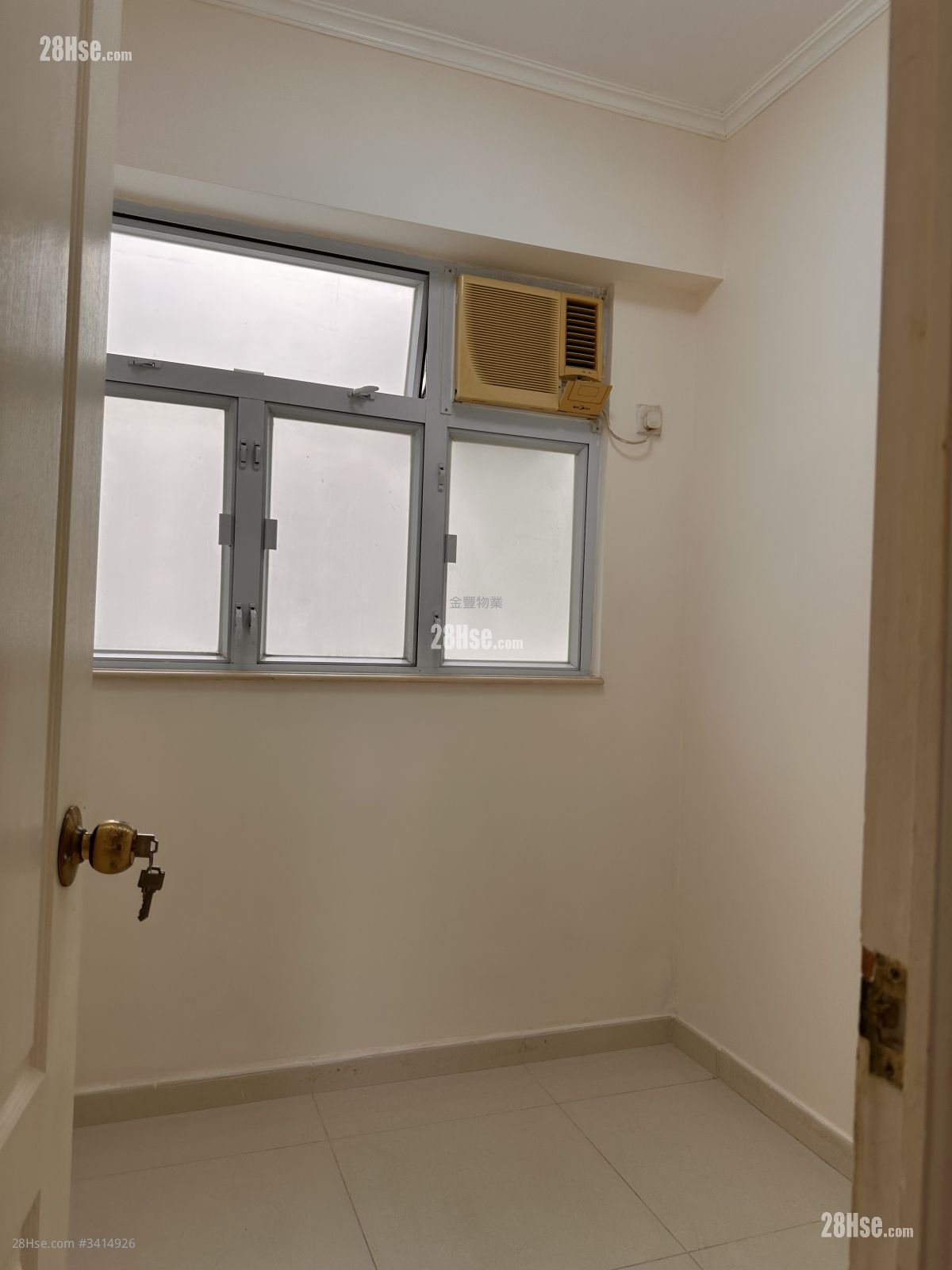 Hing Nin Building Rental 3 Bedrooms , 1 Bathroom 304 ft²