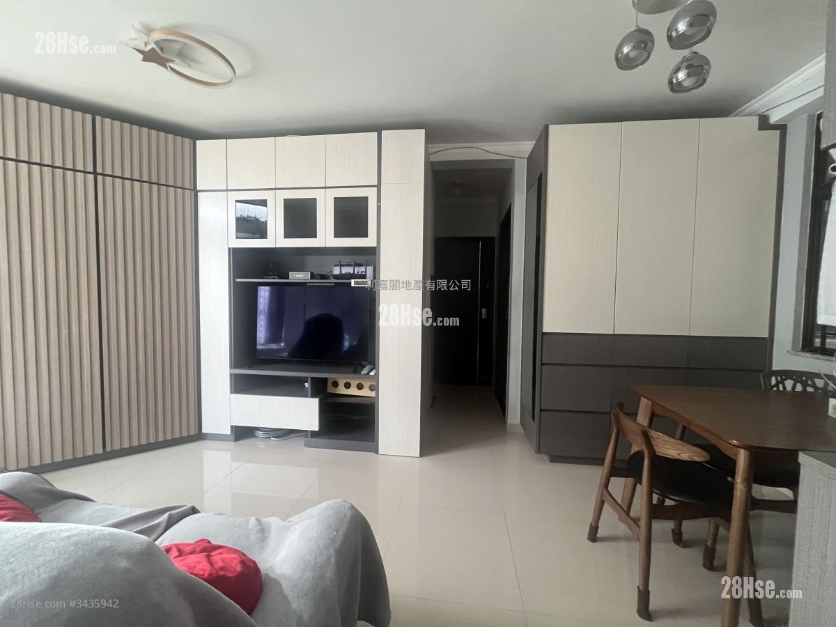 New Town Plaza Sell 3 Bedrooms , 2 Bathrooms 640 ft²
