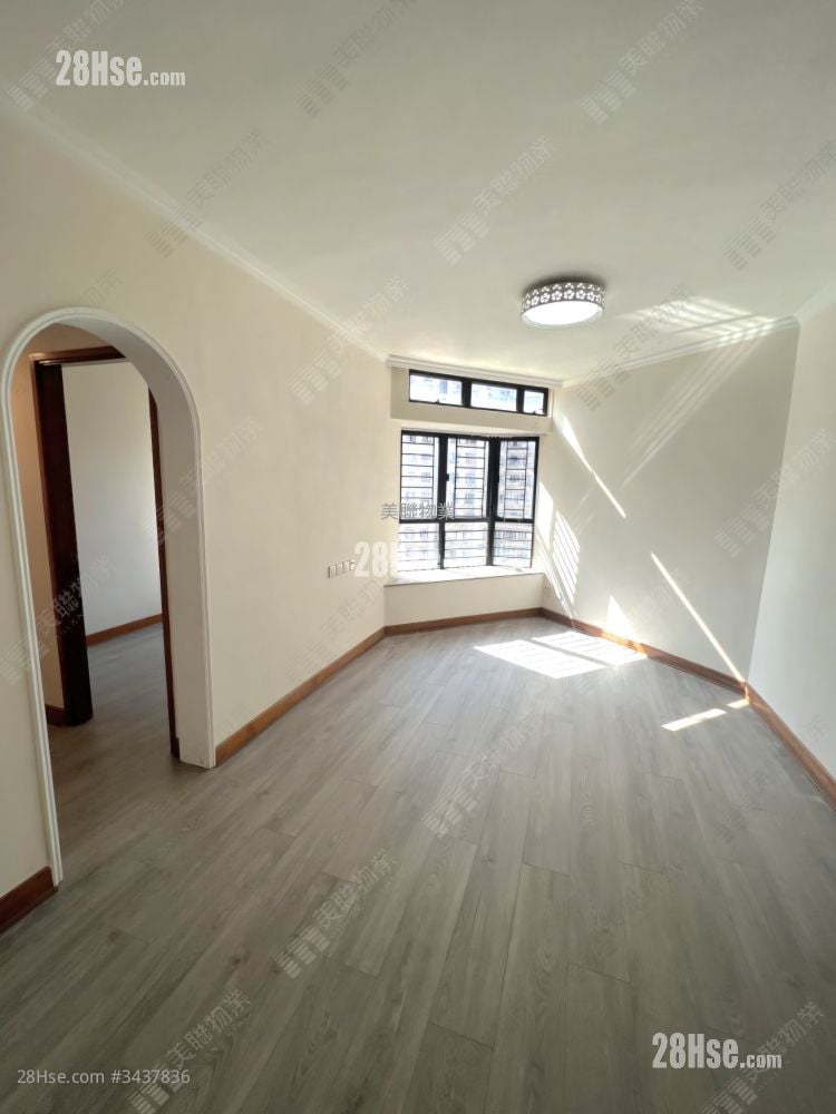 New Town Plaza Rental 3 Bedrooms , 2 Bathrooms 640 ft²