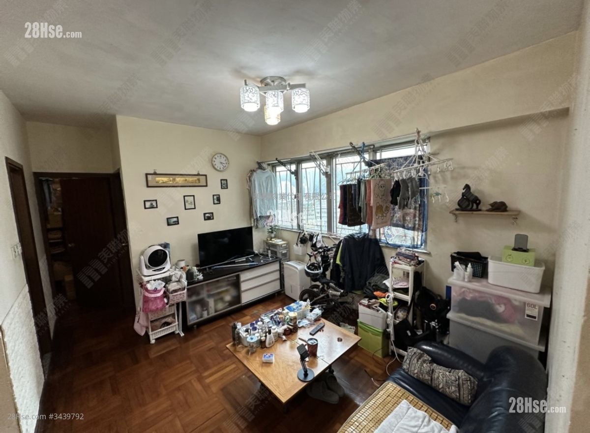 Greenknoll Court Sell 2 Bedrooms 456 ft²