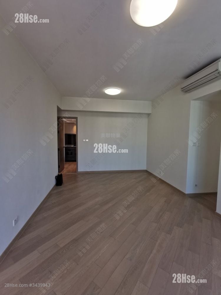 Grand Central Sell 3 Bedrooms 945 ft²
