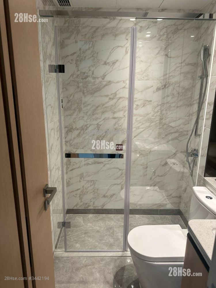 Grand Mayfair  Rental 2 Bedrooms , 1 Bathroom 454 ft²