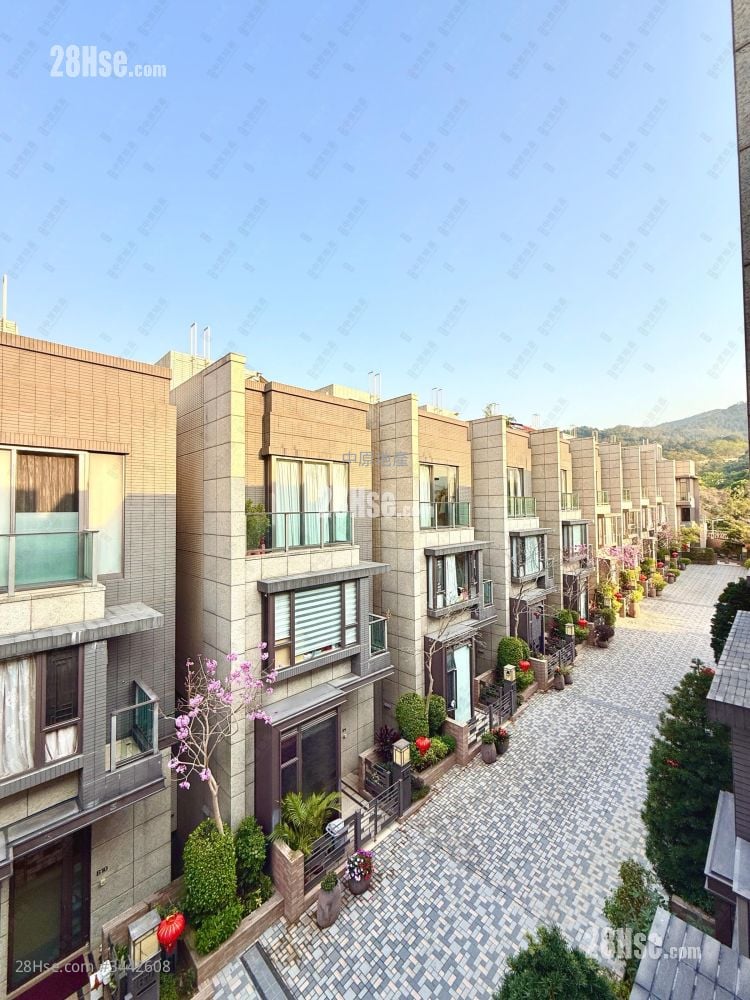 The Woodsville Rental 4 Bedrooms , 5+ Bathrooms 2,429 ft²