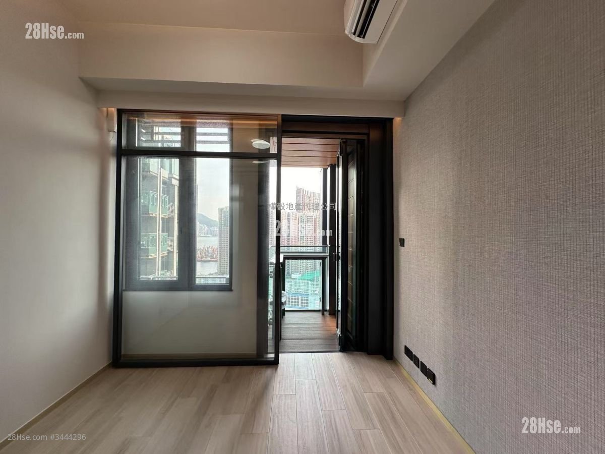 The Quinn Square Mile Sell Studio , 1 Bathroom 208 ft²