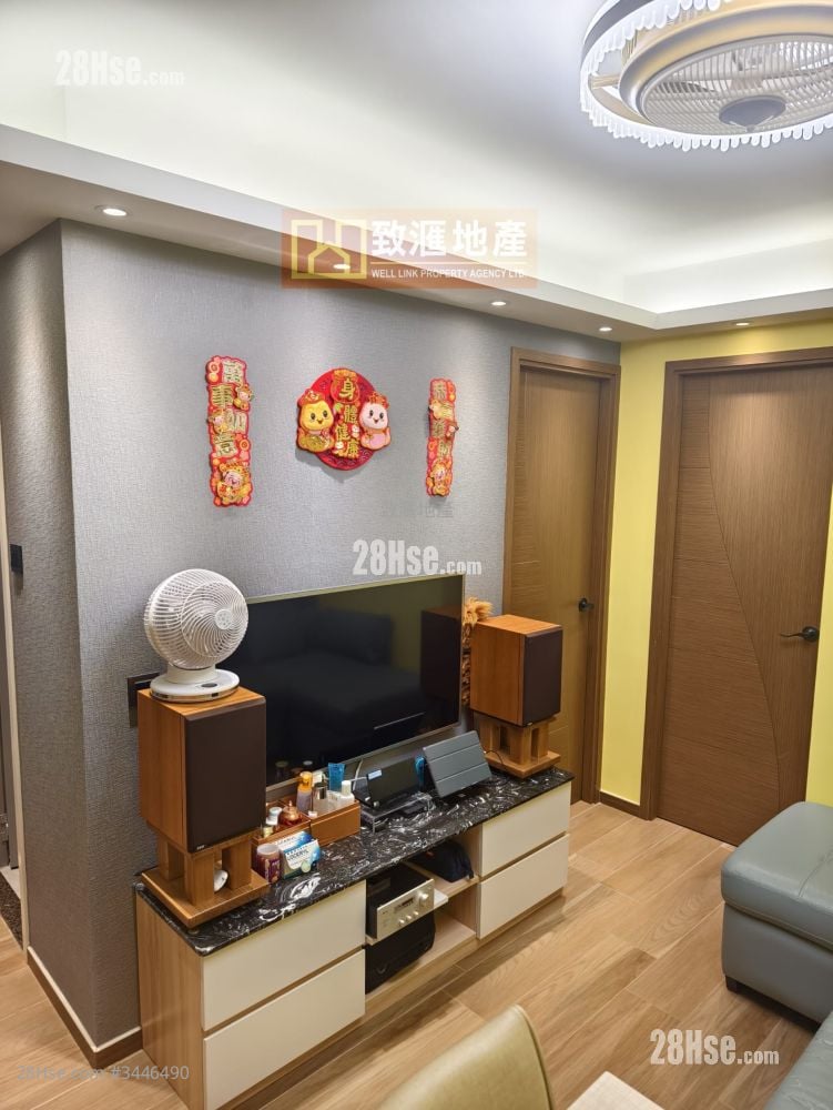 Lai Tsui Court Sell 2 Bedrooms 379 ft²