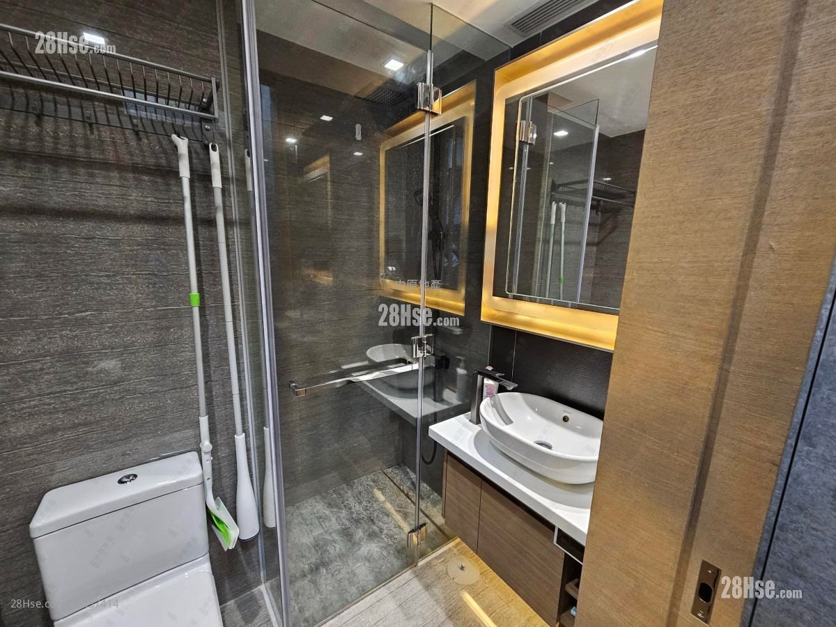 High One Grand Rental 1 Bedroom 296 ft²