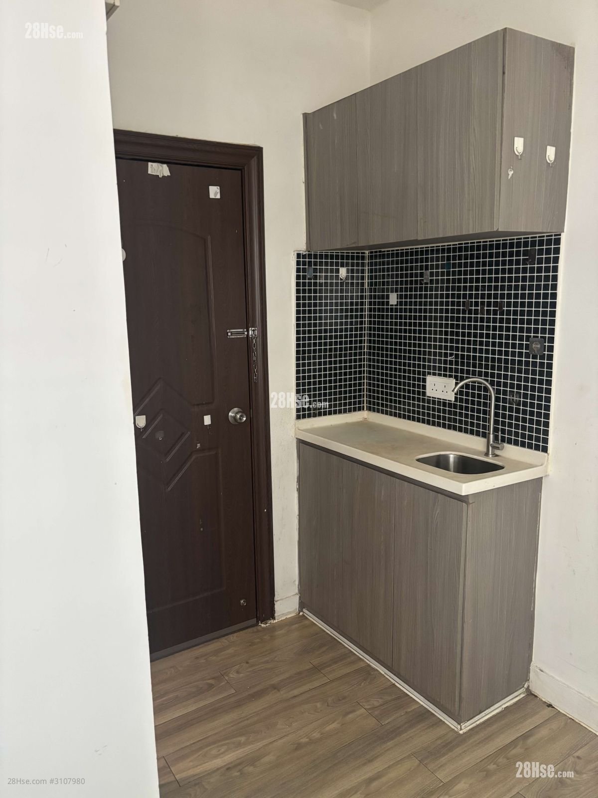 Kiu Fai Mansion Rental 110 ft²
