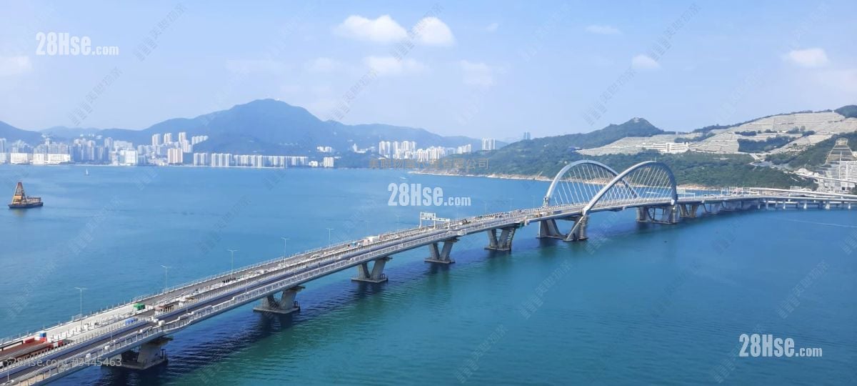 Sea To Sky Sell 4 Bedrooms 1,076 ft²
