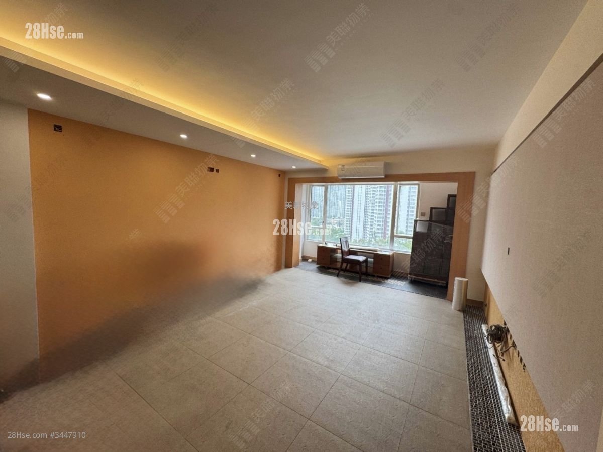 World-Wide Gardens Rental 1,603 ft²