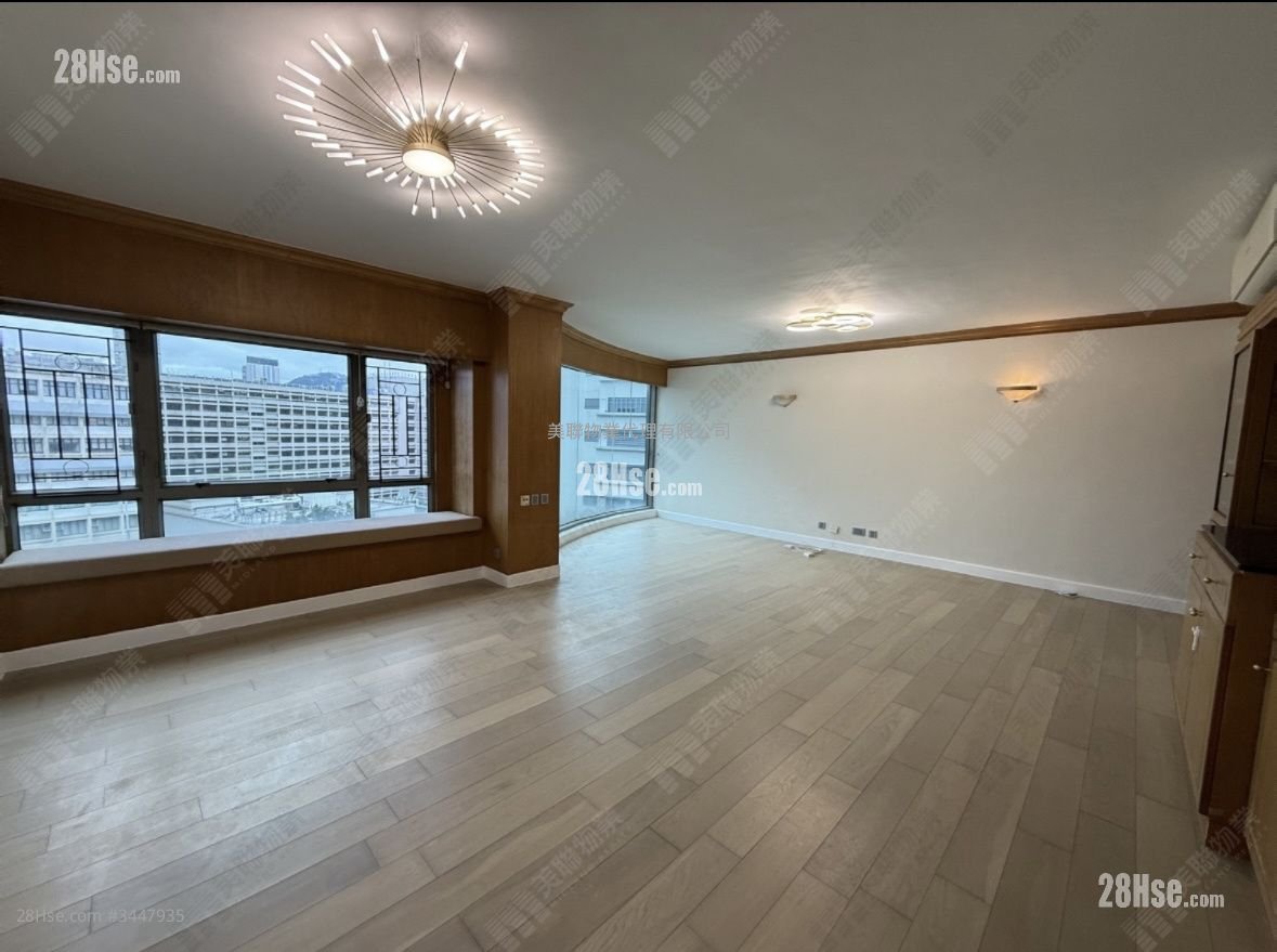 King's Park Villa Rental 3 Bedrooms , 2 Bathrooms 1,184 ft²