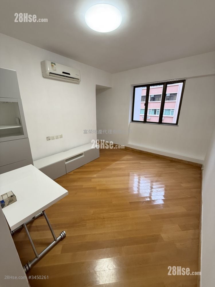 King's Court Sell 2 Bedrooms , 1 Bathroom 445 ft²