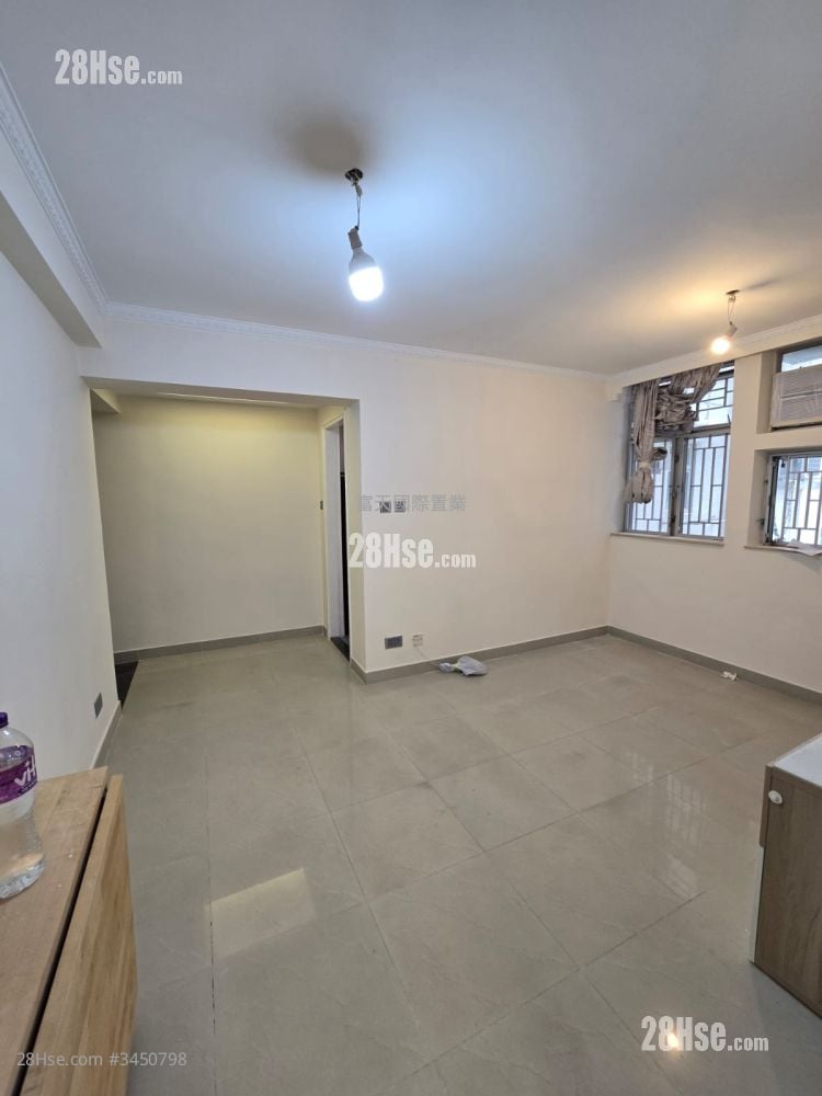Glorious Garden Rental 2 Bedrooms , 1 Bathroom 431 ft²