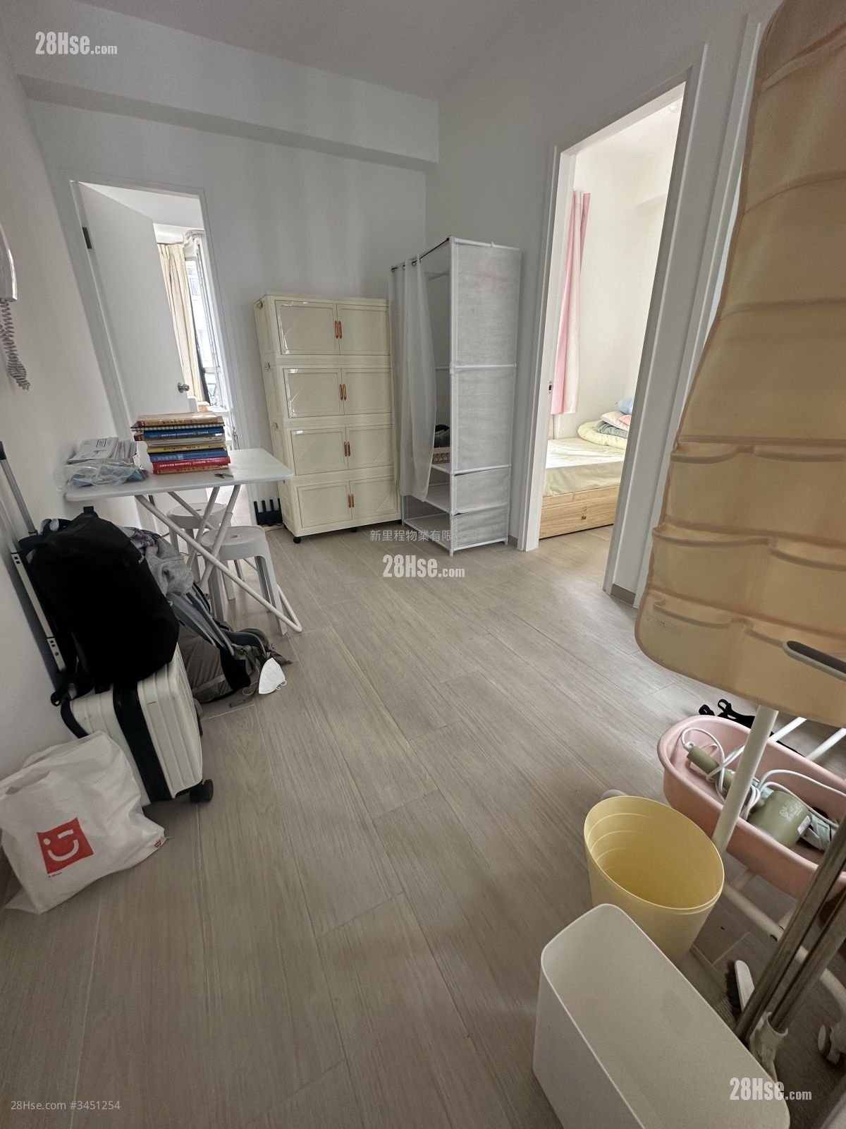 Yan King Court Rental 2 Bedrooms 273 ft²