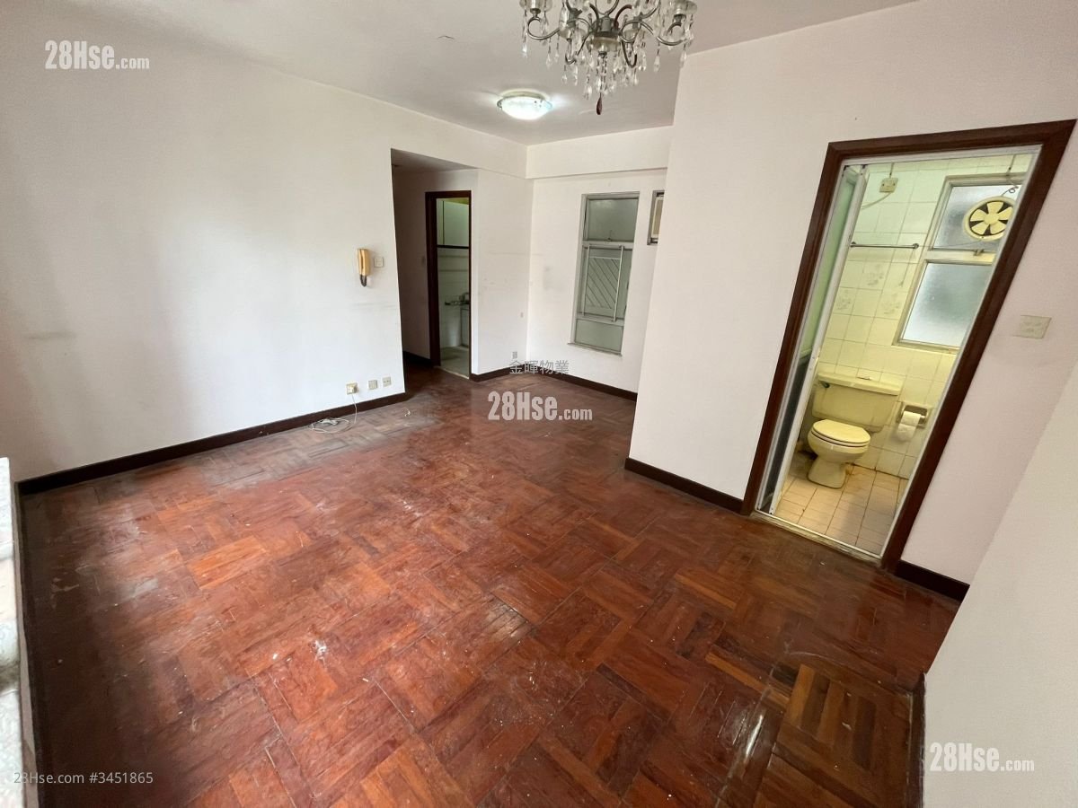 Yee Fung Court Sell 3 Bedrooms , 1 Bathroom 438 ft²