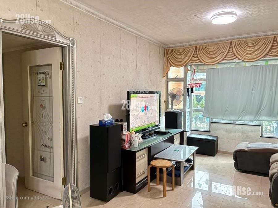Tai Po Garden Sell 3 Bedrooms , 2 Bathrooms 859 ft²