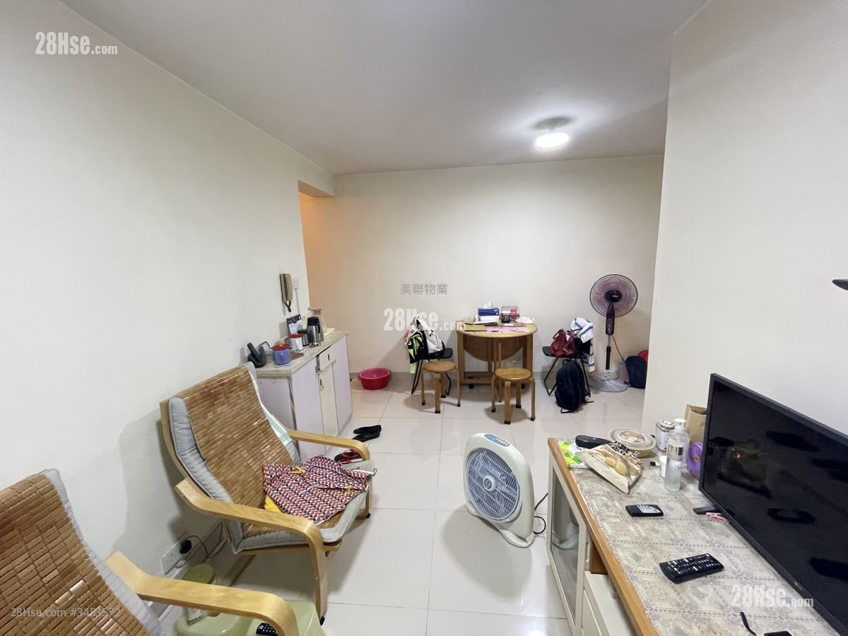 Kam Hay Court Sell 3 Bedrooms , 1 Bathroom 554 ft²