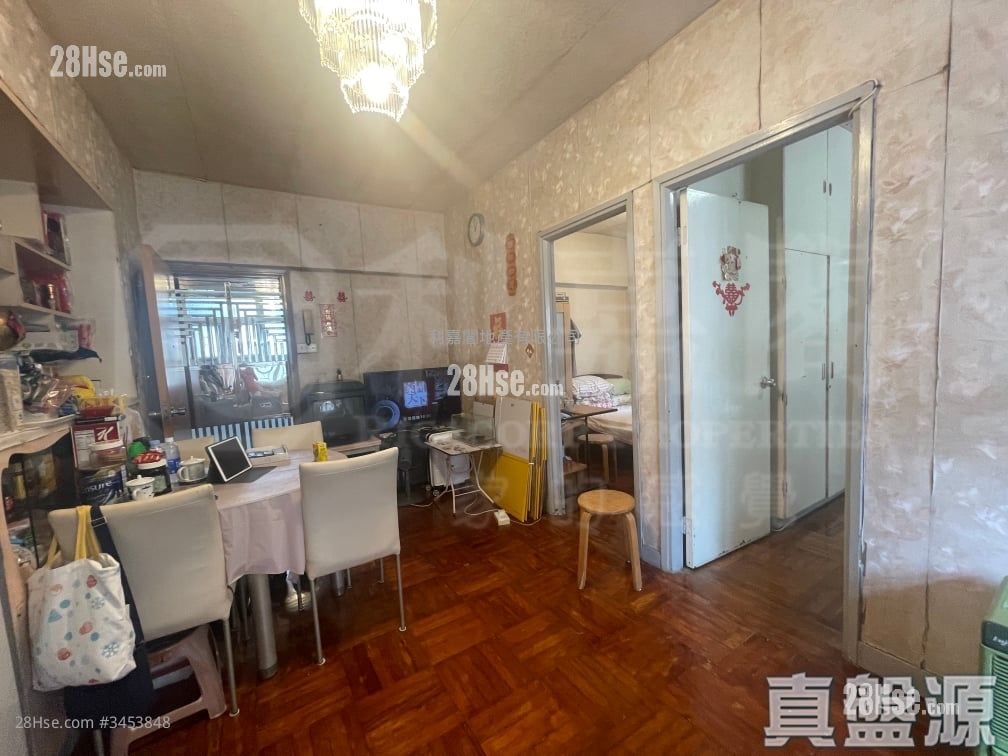 Golden Castle Mansion Sell 3 Bedrooms , 1 Bathroom 612 ft²