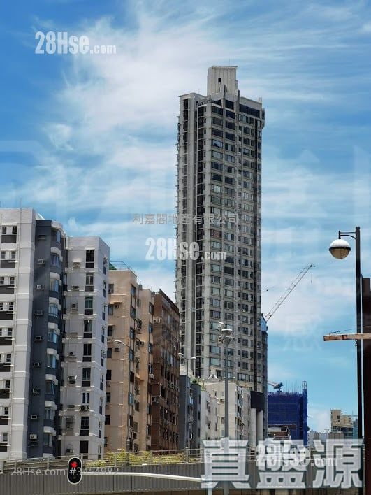 Sky Garden Rental 3 Bedrooms , 2 Bathrooms 739 ft²